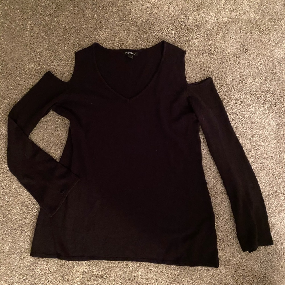 🦋Cute cold shoulder sweater🦋